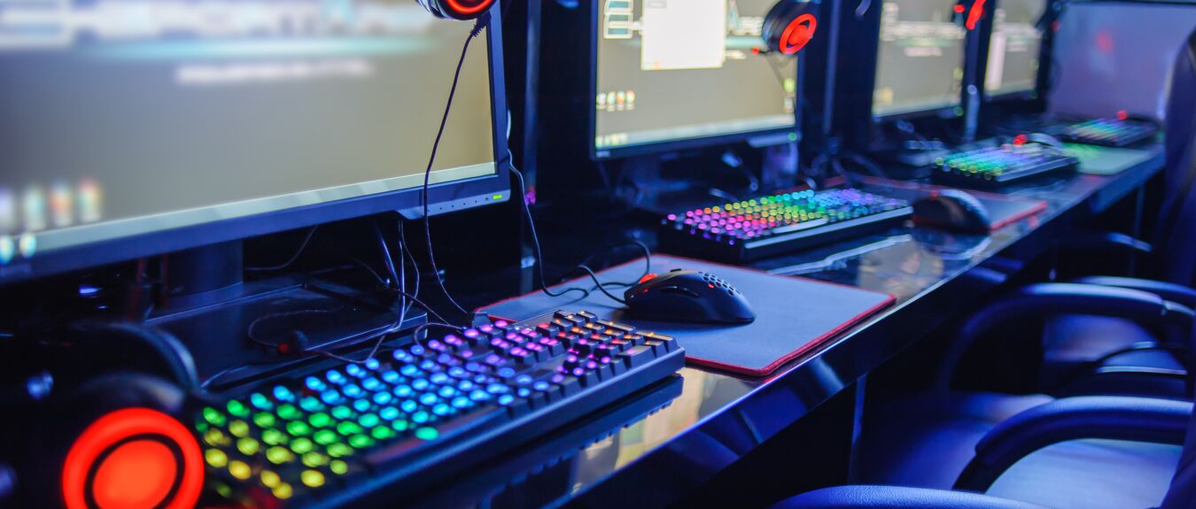 games computer online in internet cafe ,esports concept